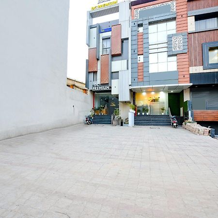 Fabhotel Dc Premium Zirakpur Екстериор снимка