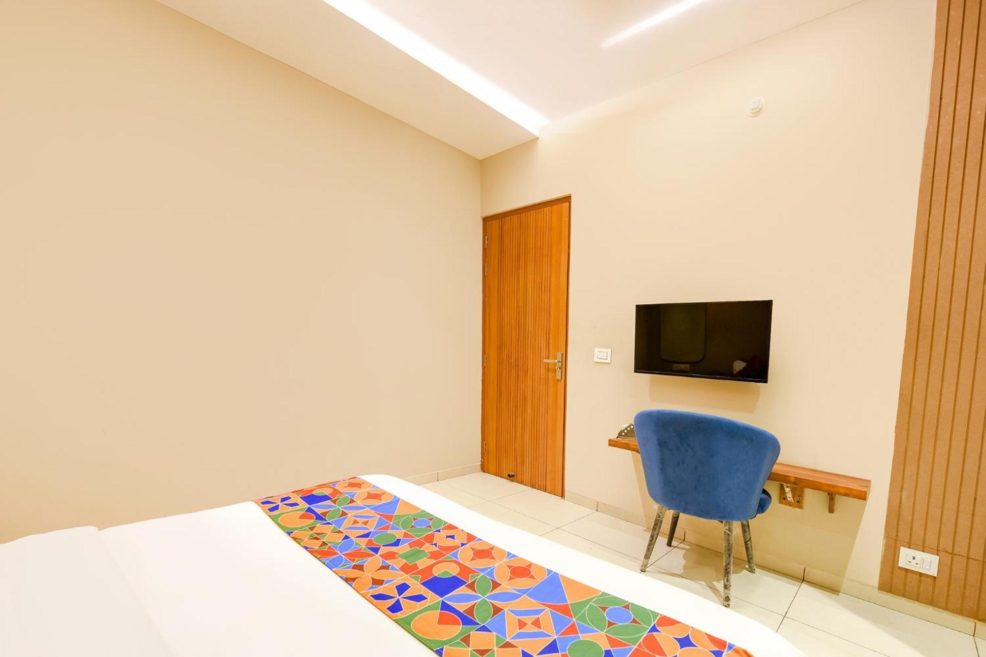 Fabhotel Dc Premium Zirakpur Екстериор снимка