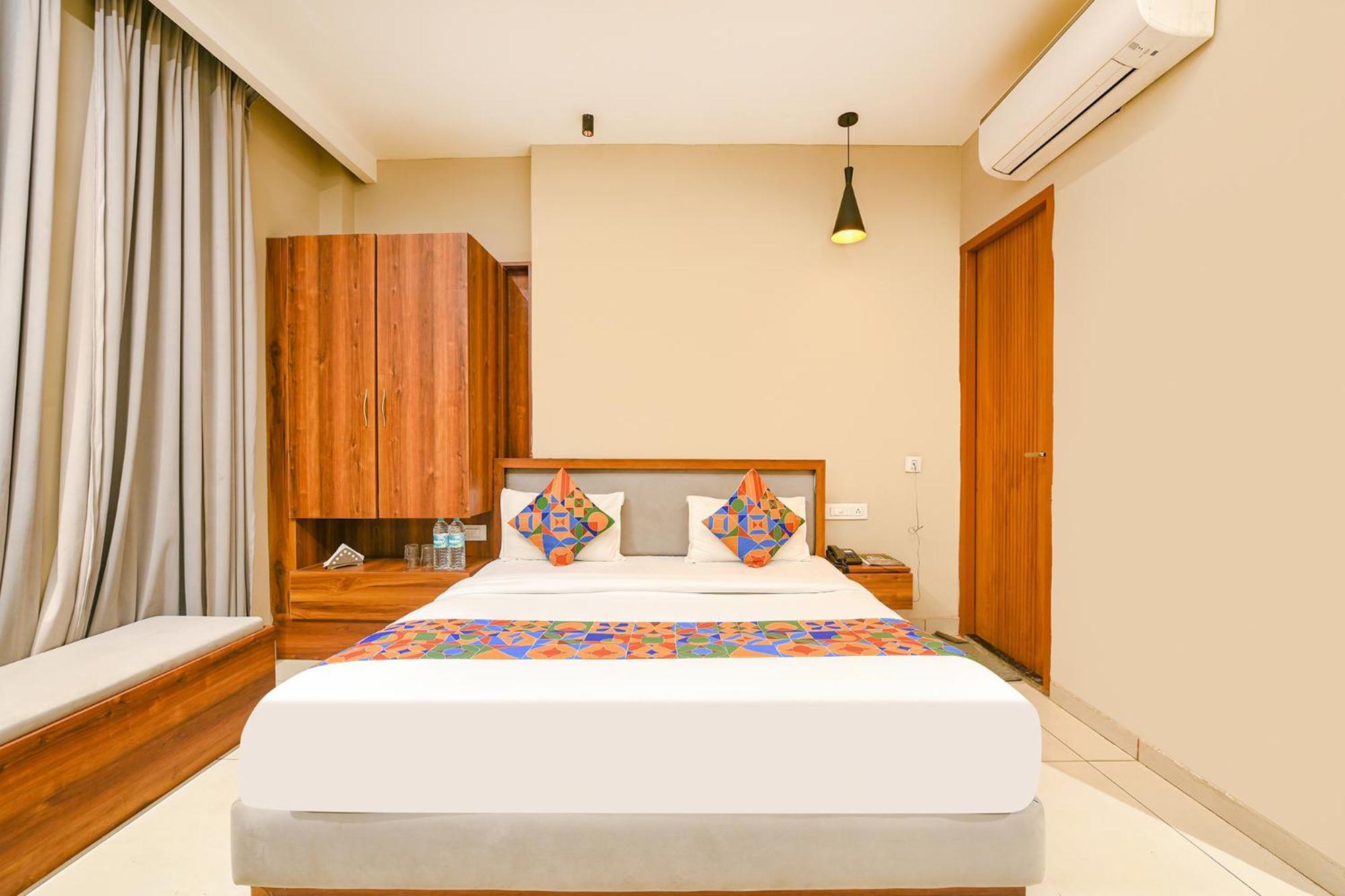 Fabhotel Dc Premium Zirakpur Екстериор снимка