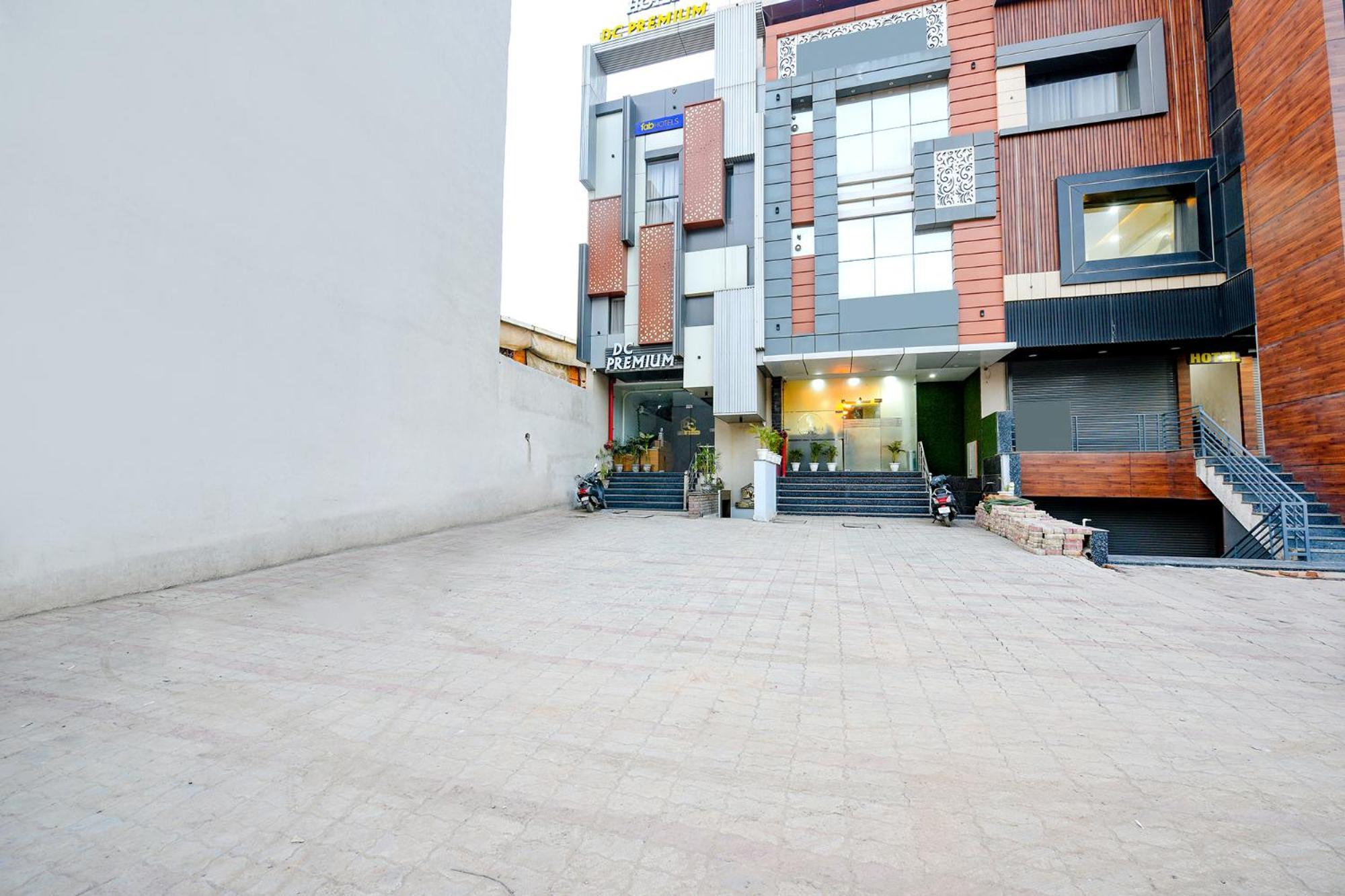 Fabhotel Dc Premium Zirakpur Екстериор снимка