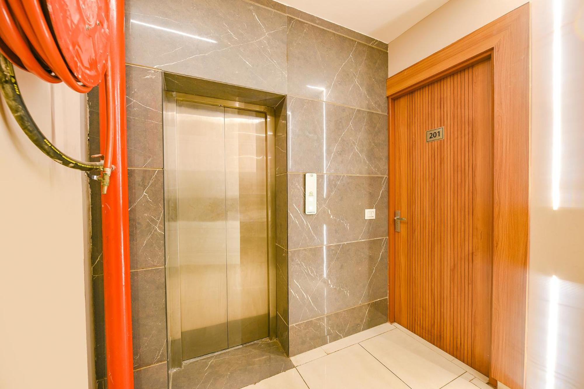 Fabhotel Dc Premium Zirakpur Екстериор снимка